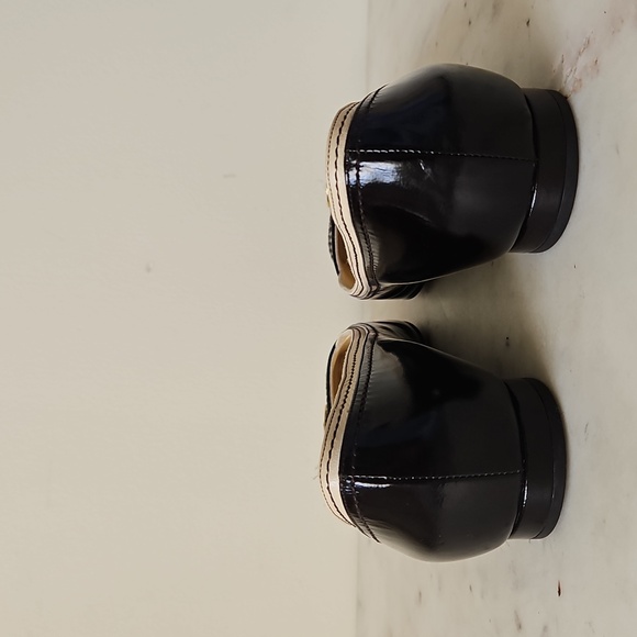 LOUIS VUITTON: Elegant Vintage Logo Polished Black Leather Ballet Flats - Picture 6 of 8